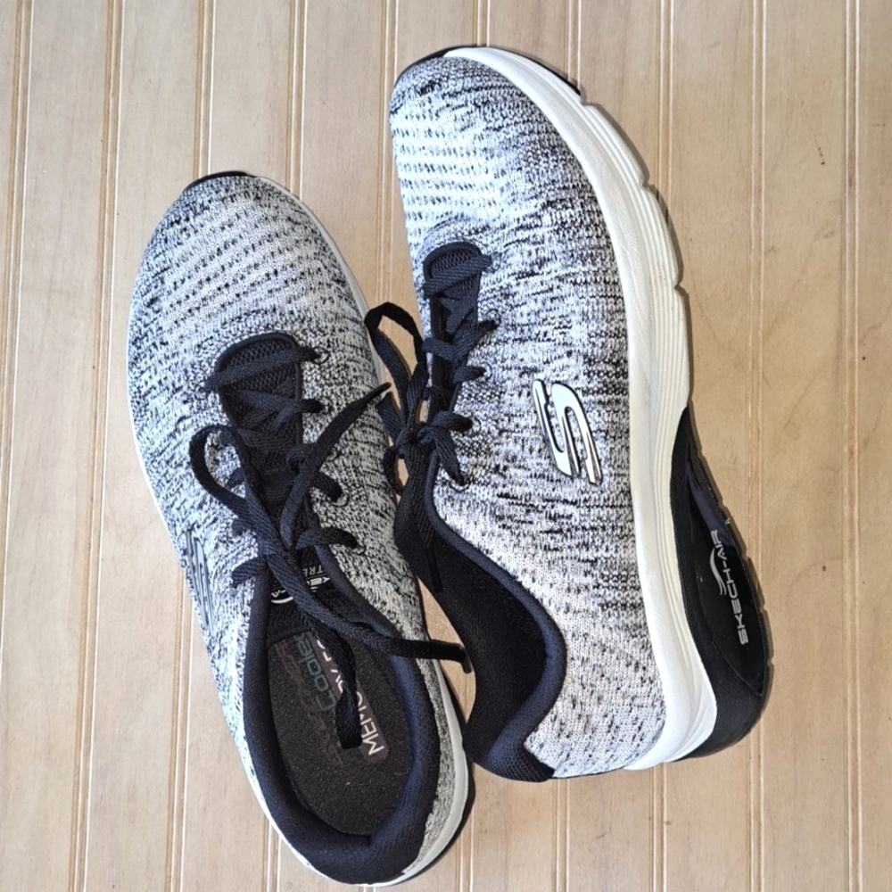 Sketchers Air Cooled Memory Foam Skech Air Lace-Up Activewear Knit Sneakers.